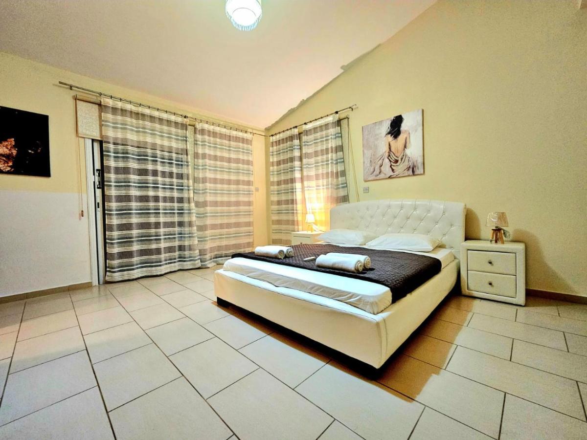 Spacious Villa With Private Pool Paphos Exteriör bild