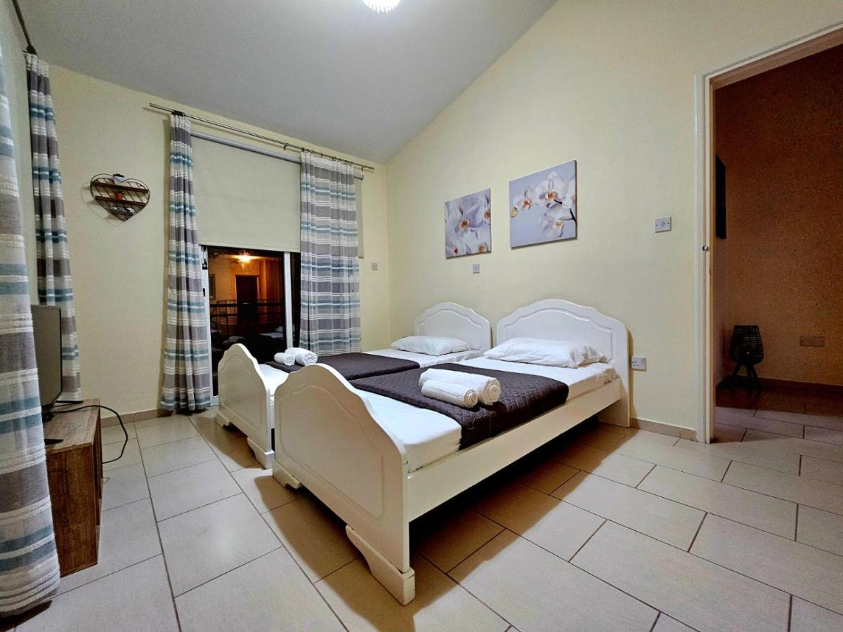 Spacious Villa With Private Pool Paphos Exteriör bild